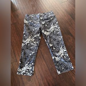 Ladies cropped gym pants